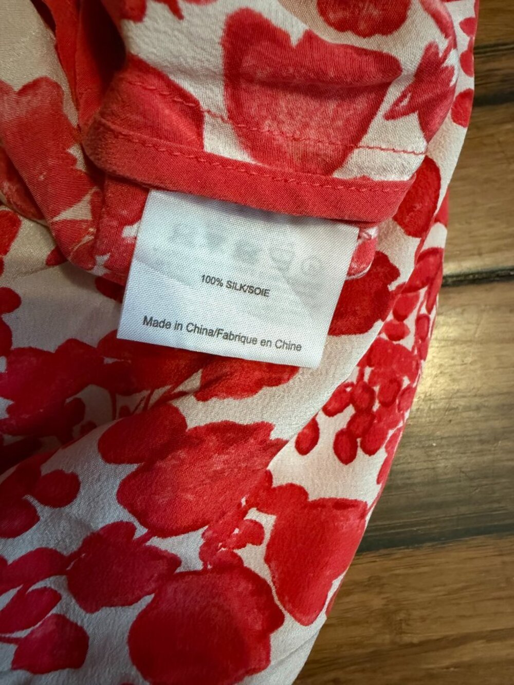Tory Burch 100% Silk Red White Floral Print Shorts Resortwear Small - Picture 7 of 9